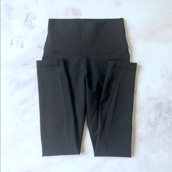 ❤️SOLD❤️Lululemon Black Wunder Under Hi-Rise 25” - Picture 2 of 7